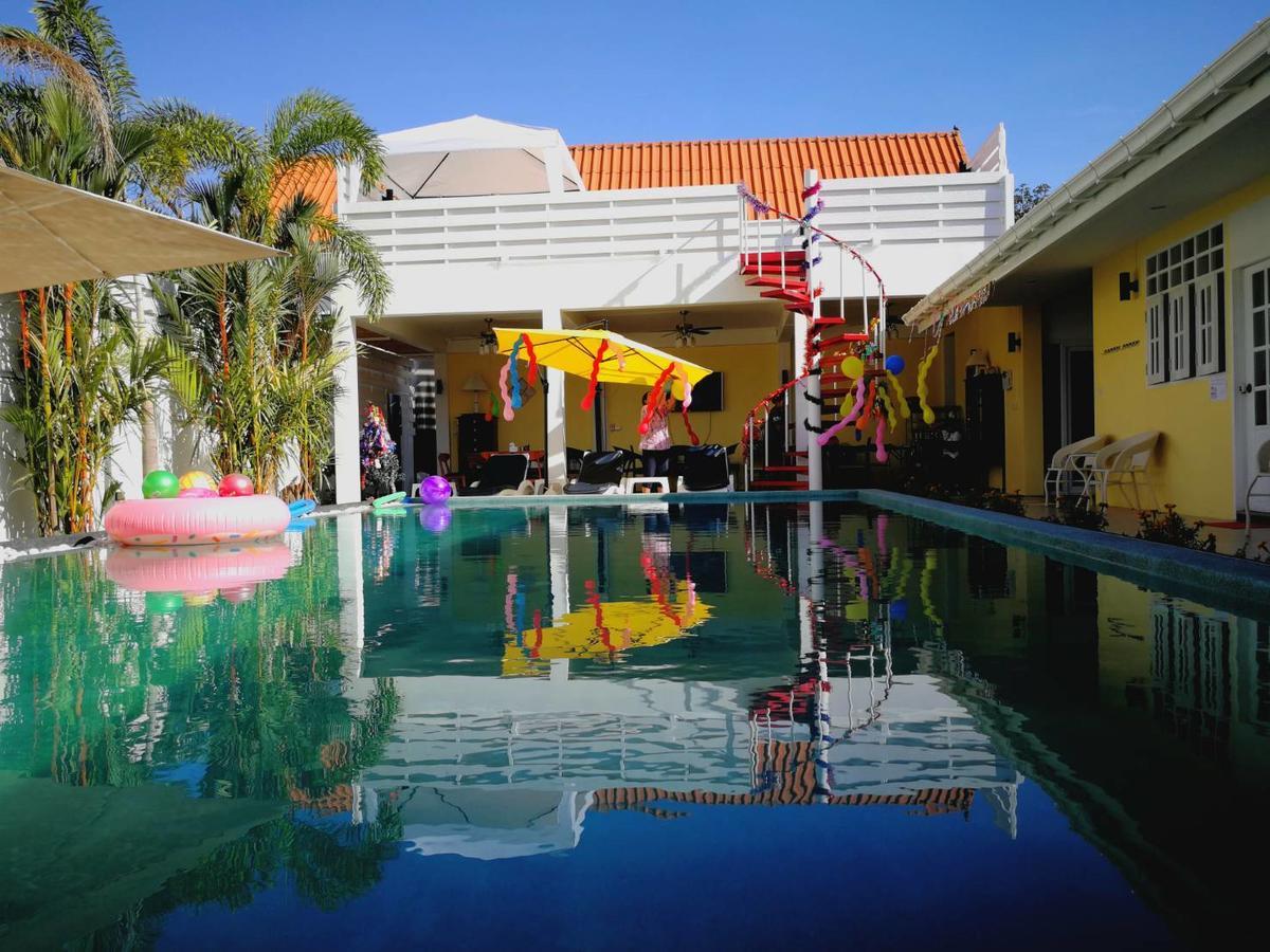 Barefeet Naturist Resort (Adults Only) Бангкок Экстерьер фото