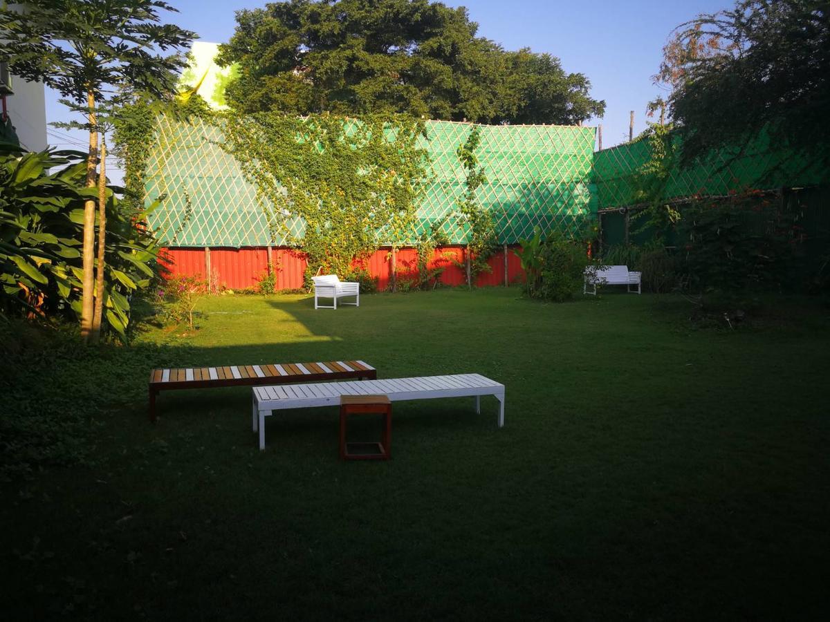 Barefeet Naturist Resort (Adults Only) Бангкок Экстерьер фото